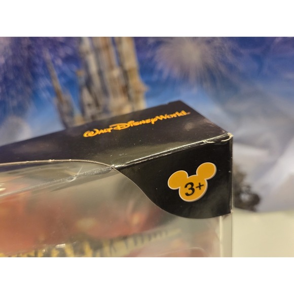 Disney Parks: Animal Kingdom DinolandUSA Set Countdown To Extinction Rare. 6 fig - Picture 8 of 9